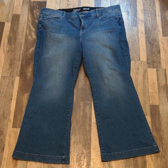 Torrid Bombshell Premium Stretch Flare High Rise Jeans - 24R - Picture 1 of 8